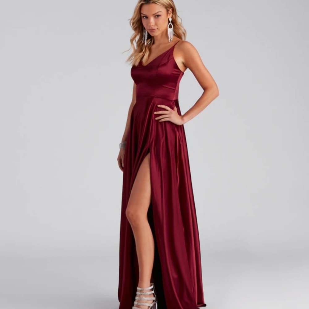 Burgundy long dress with slit